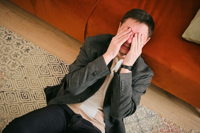 57 People Reveal The Sneaky Red Flags That Prove Someone’s Kindness Is Just An Act