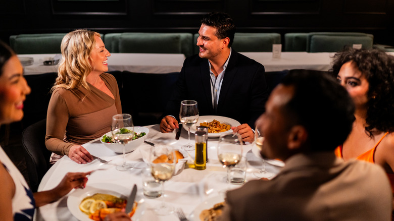 11 things customers steal most often from restaurants
