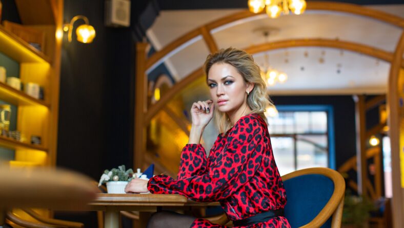 A guy yelled at her on a first date after she refused to go home with him and said she's not into physical romance at all