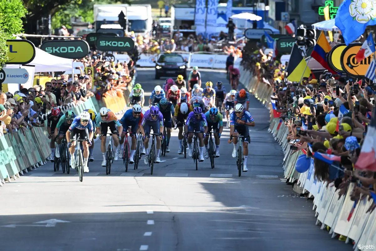 Second place Schmid explains why he sprinted instead of Michael Matthews at the Tour de France