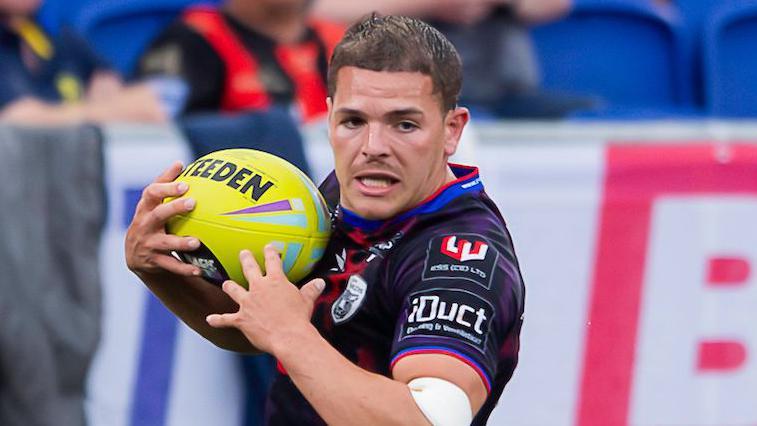 Leigh's Hodgson could miss season after elbow surgery