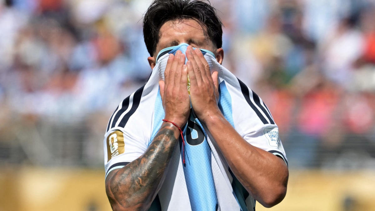 Premier League: Will Chelsea and Manchester United punish Enzo Fernández and Lisandro Martínez for the 2026 World Cup Malvinas banner scandal?