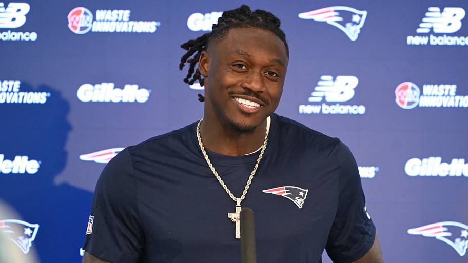 Fantasy football bold predictions for every AFC East team: Drake Maye turns AJ Brown into an elite WR1