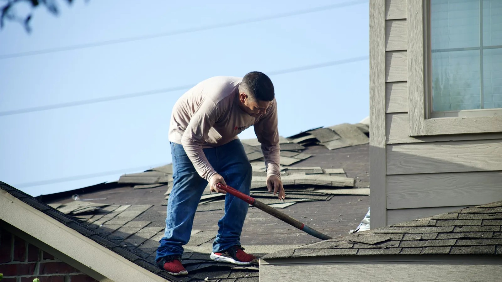 5 phrases shady roofers use to trick homeowners into overpaying