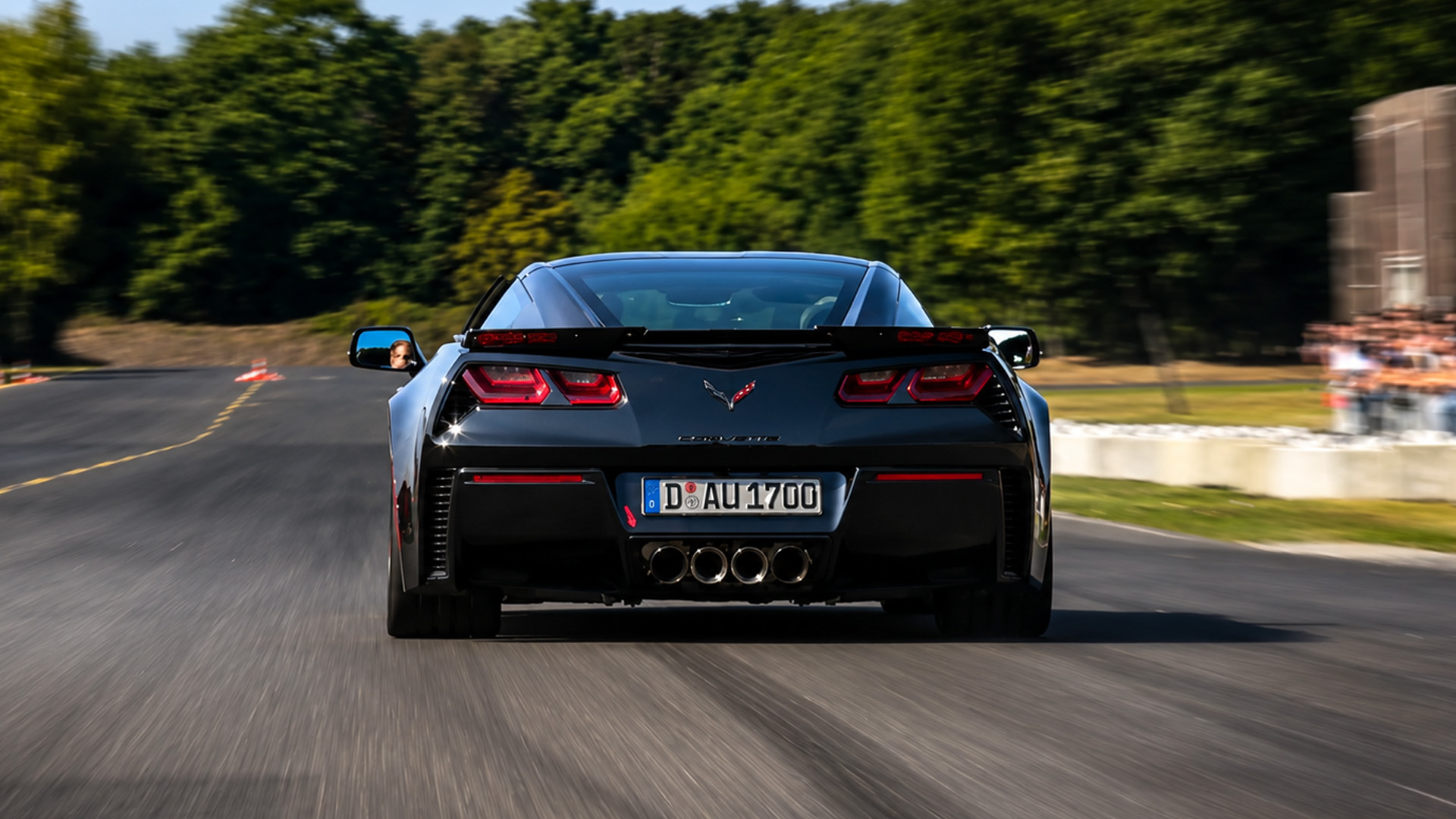 Corvette C7 Z06 shows brutal acceleration on track