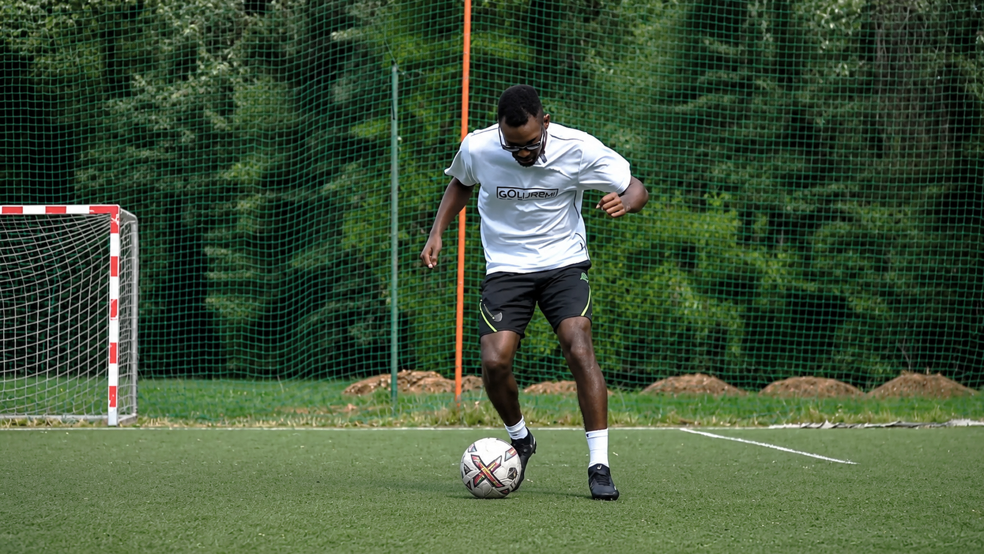Weak foot training for soccer players