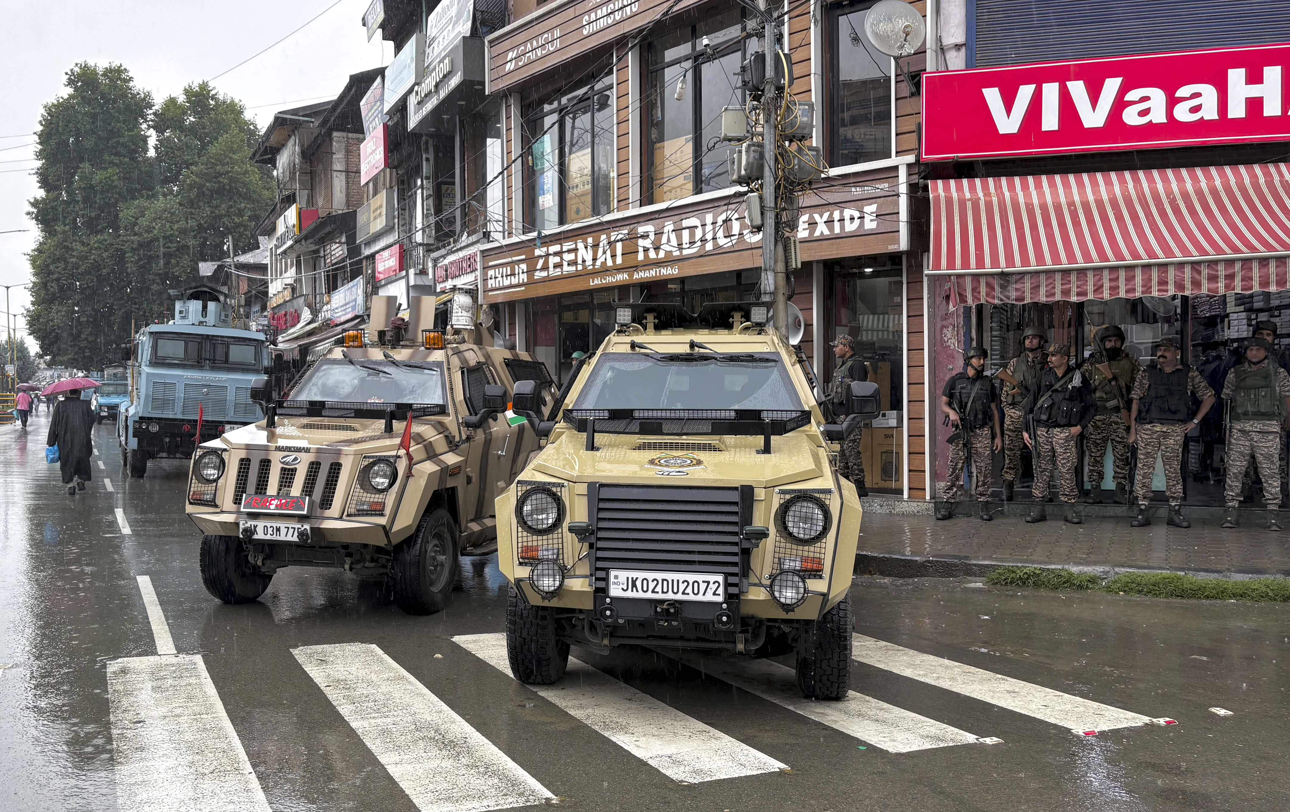 Cop killed in terrorist attack in J-K's Anantnag, massive anti-terror ...