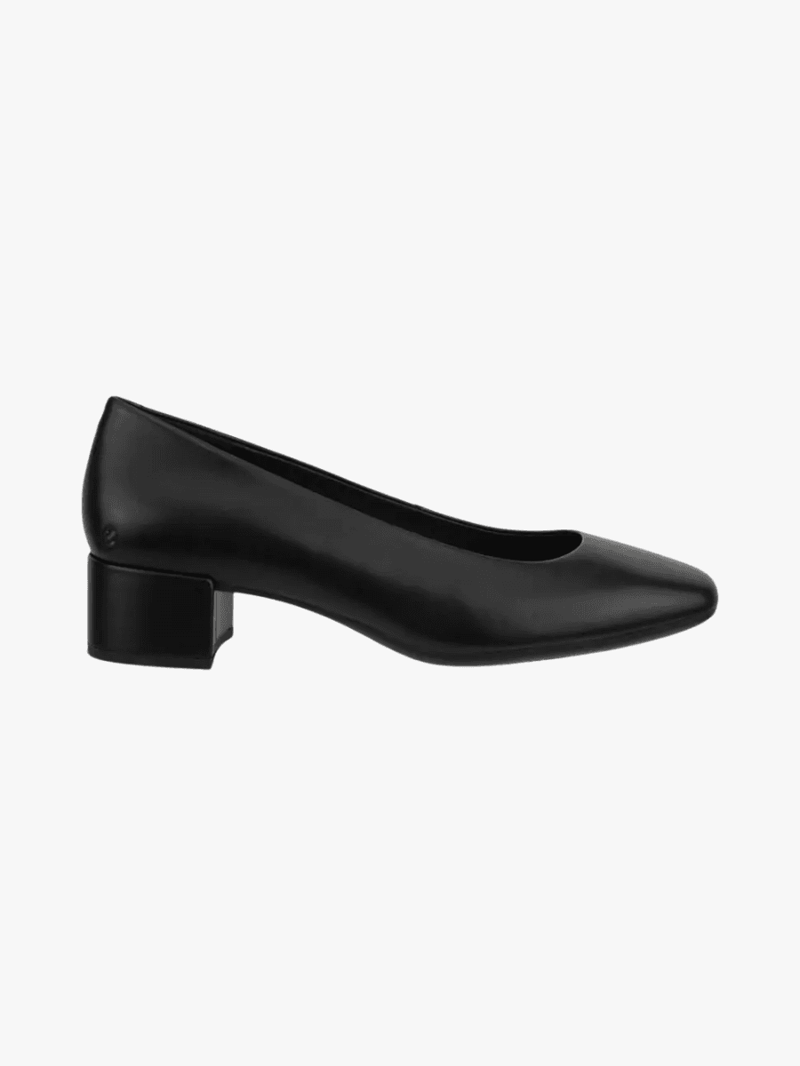 A Fashion Editor's Secret to Repeating Outfits at Work Without Anyone Noticing