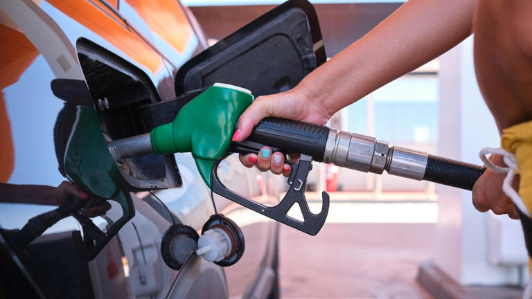 Gas prices rise in Chicago after power outage at Exxon Mobil Joliet ...