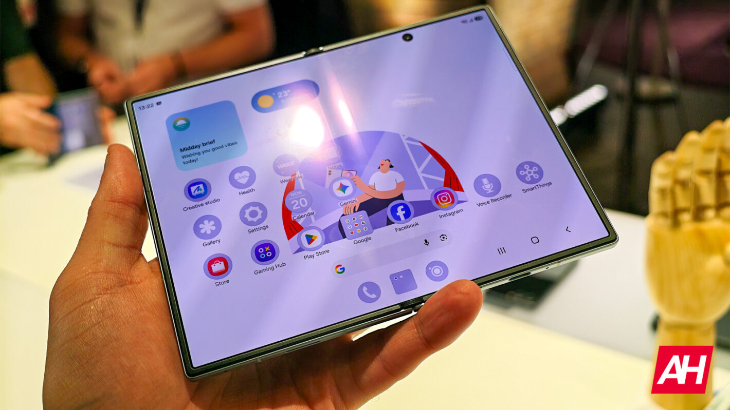 Samsung Galaxy Z Fold 8 AH 13
