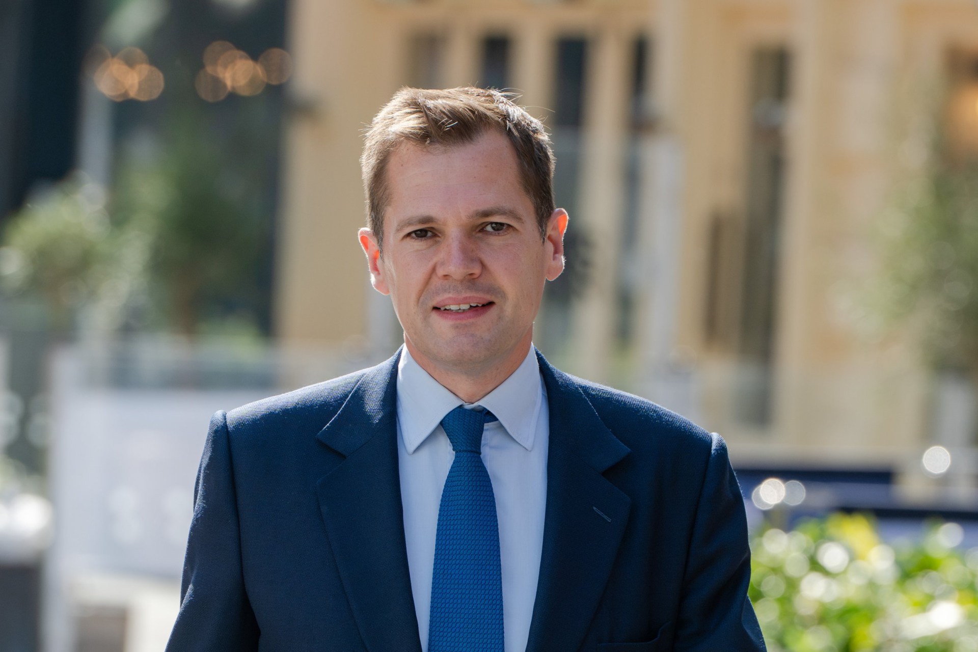 UNITED KINGDOM, London. 9 July, 2026. Reform UK Treasury spokesperson Robert Jenrick arrives at Global???s LBC studios in central London ahead of a radio appearance on July 9, 2026. Credit: Thomas Krych / Story Picture Agency