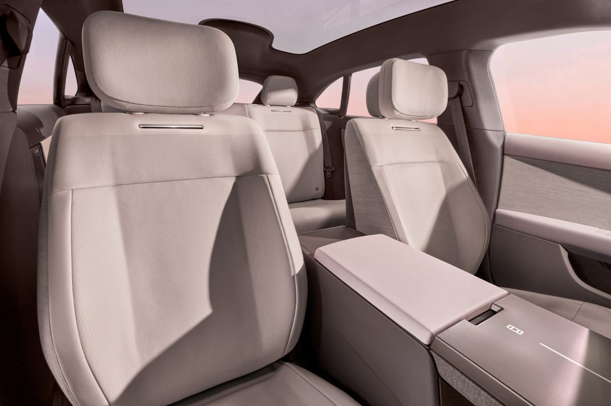 rr_gt_interior_passenger-reverse.jpg