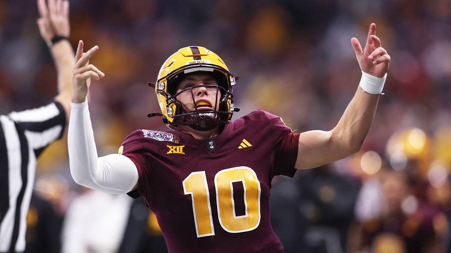 Sam Leavitt reacts after a play against Texas in the 2025 Peach Bowl