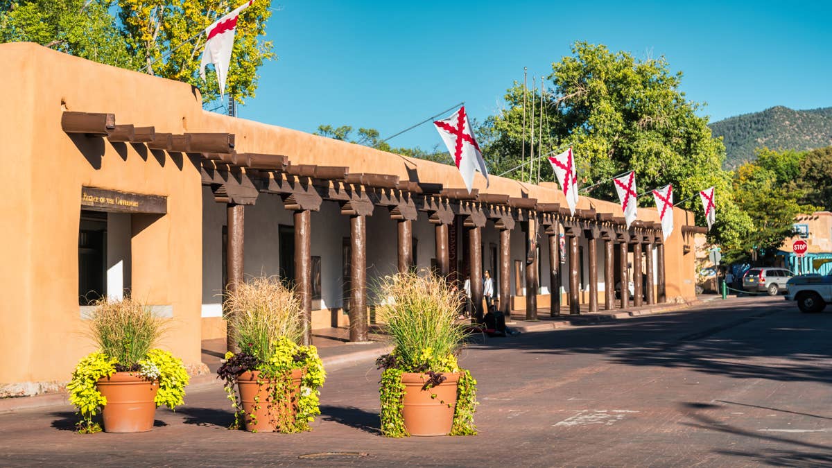 palace-of-the-governors-santa-fe-new-mexico-usa