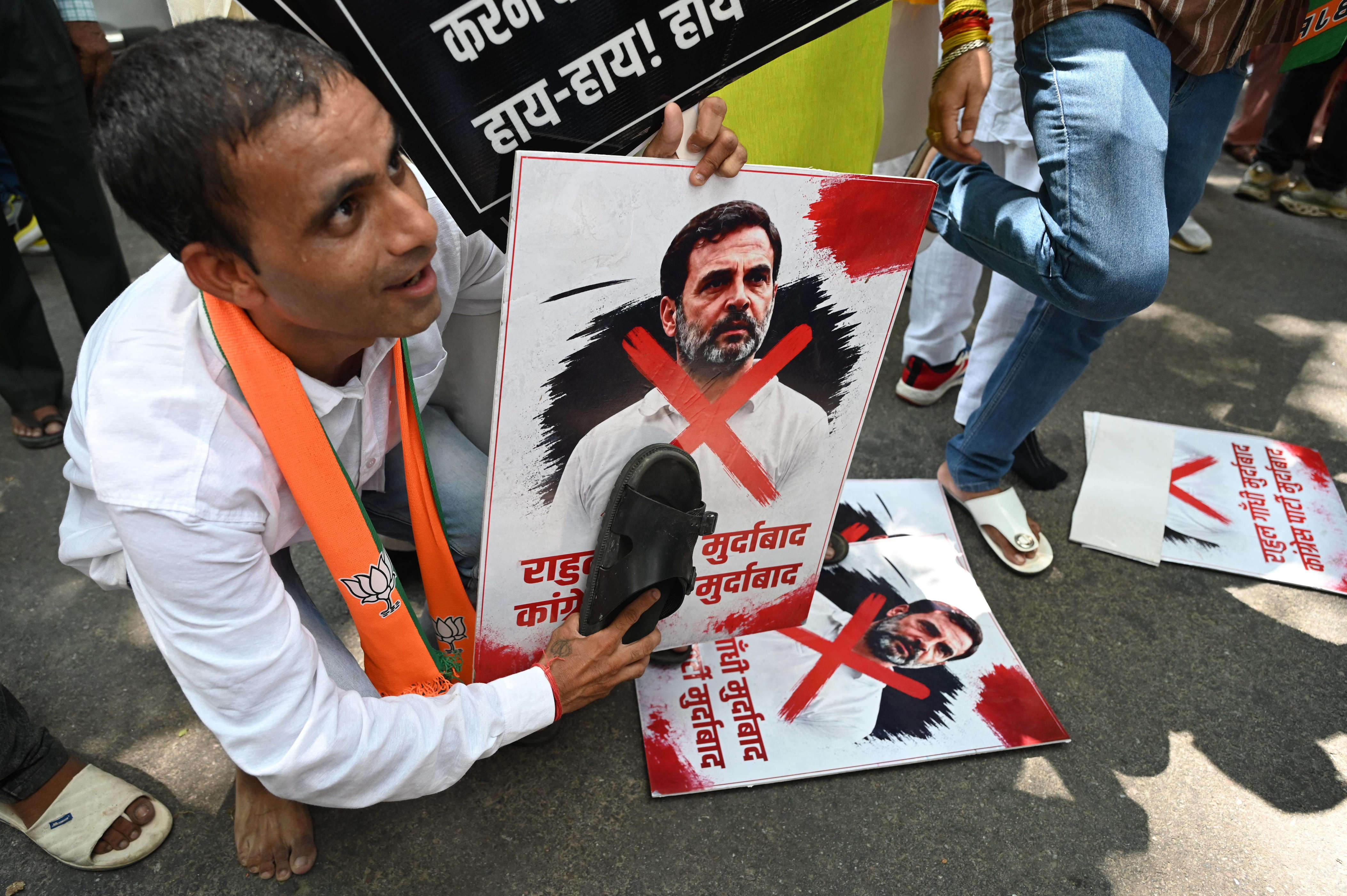 BJP members march towards UP Cong office to protest against Rahul’s dharna at PM house