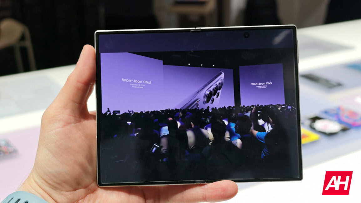 Samsung Galaxy Z Fold 8 Video AH