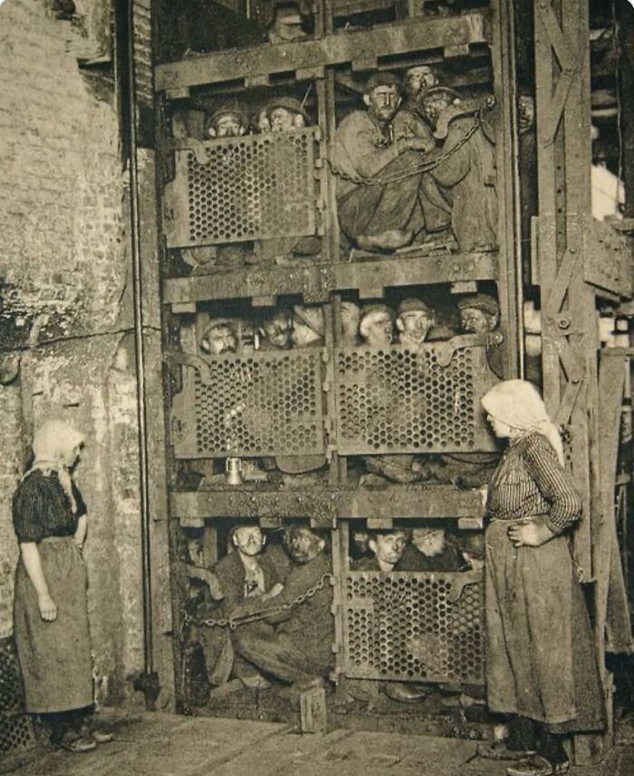 Snapshots Of Another Time: 44 Important Historical Images With More To Say