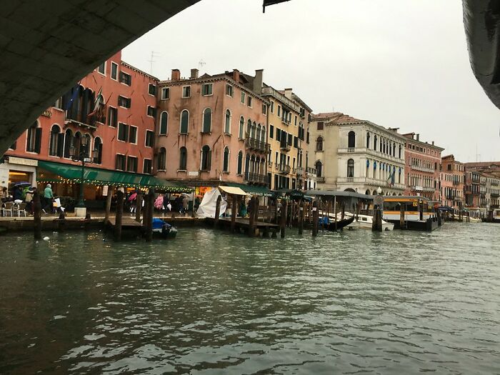 45 Disappointed Tourists Share Travel Destinations That Aren’t Worth The Hype