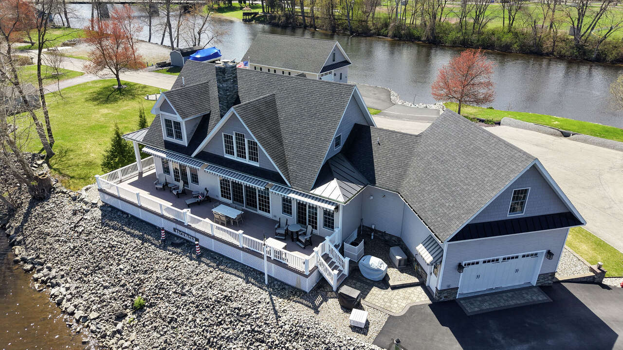 House of the week: Schuylerville farmhouse on small island
