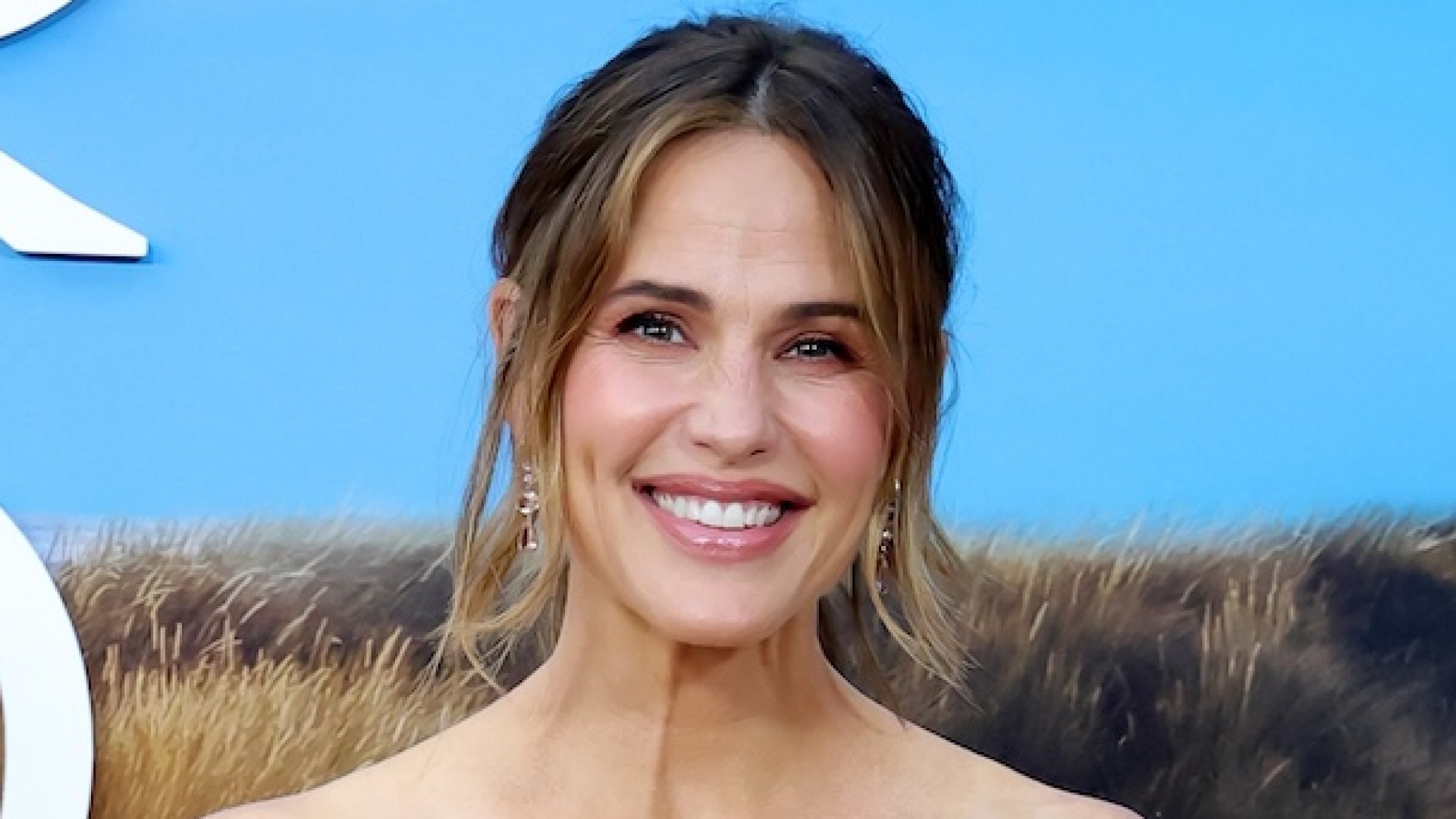 Jennifer Garner says paparazzi 'knocked over' kids for photos of her children