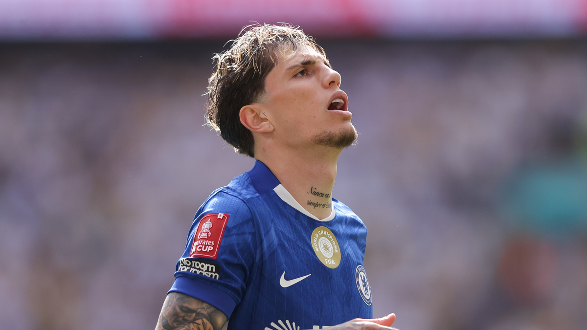 Alejandro Garnacho is edging closer to a Chelsea exit as he held 'talks' with a club, and it is a Premier League rival