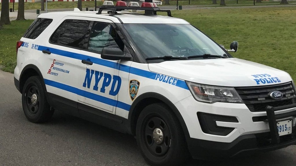 Man posing as Con Ed worker steals woman's purse at gunpoint at Brooklyn home, police say