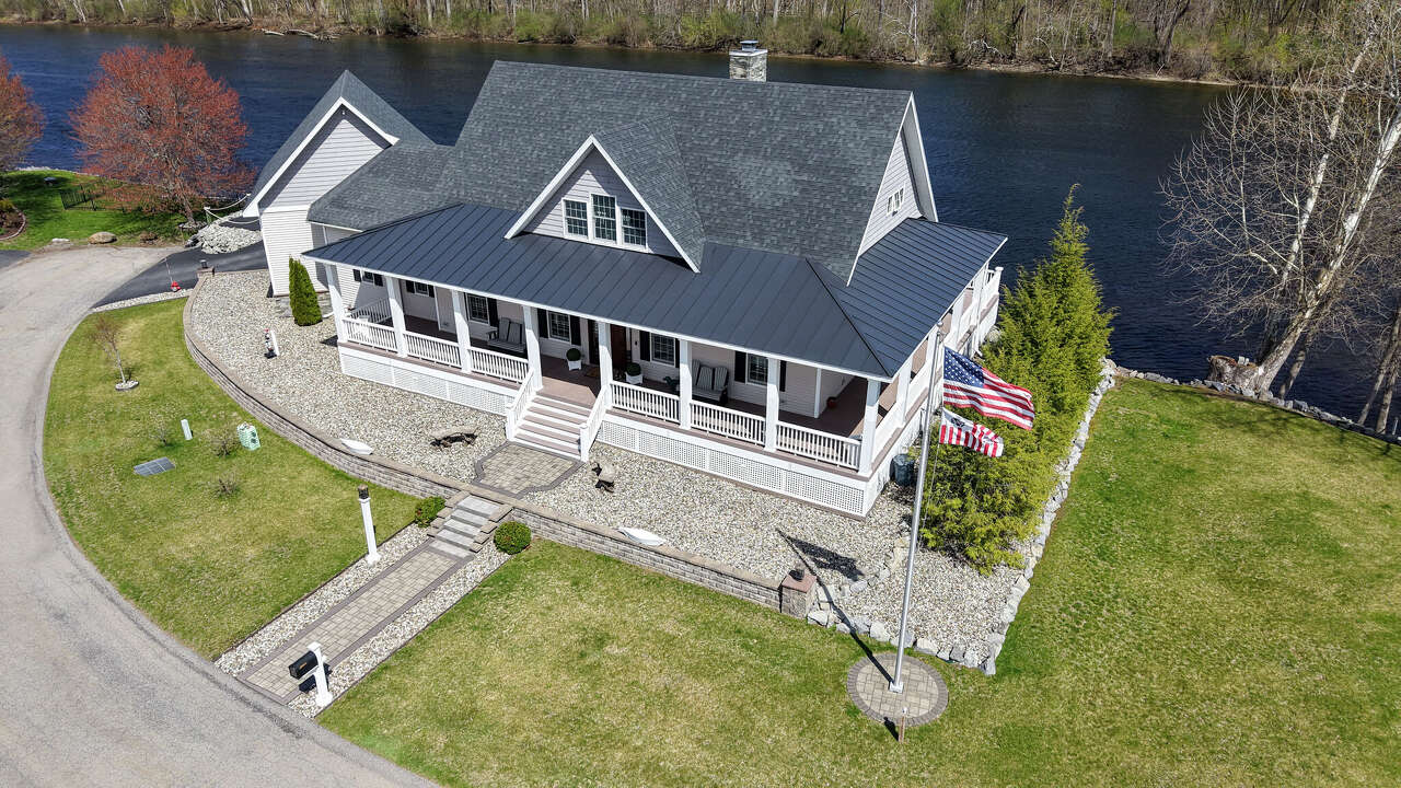 House of the Week: Schuylerville farmhouse on small island