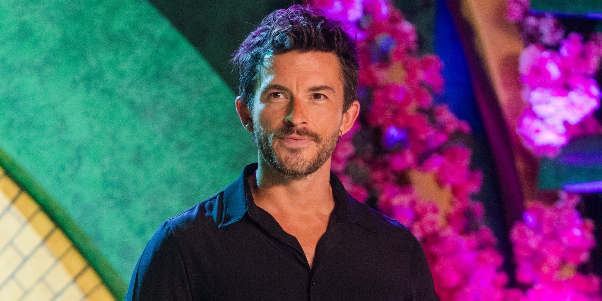 Jonathan Bailey to lend his sultry tones to Dracula as he joins vampire project