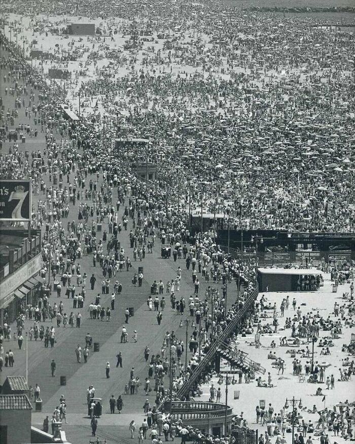 Snapshots Of Another Time: 44 Important Historical Images With More To Say