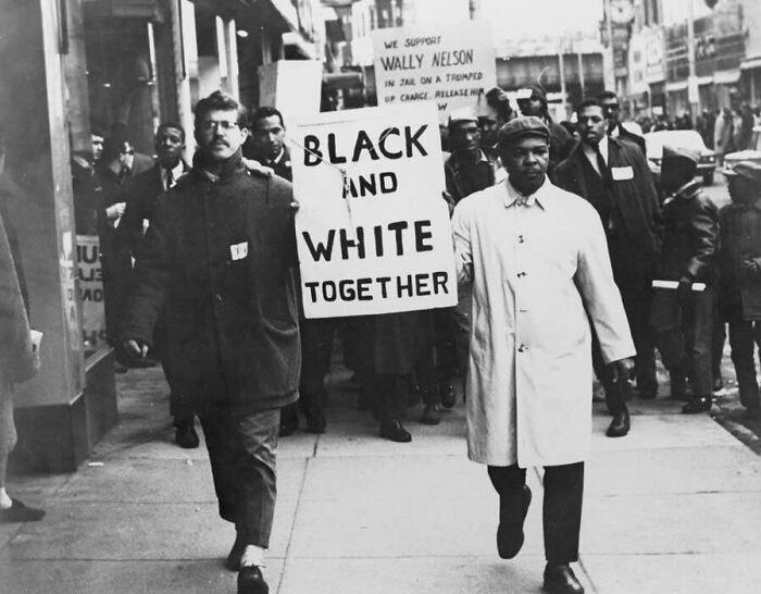 Snapshots Of Another Time: 44 Important Historical Images With More To Say