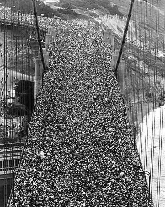 Snapshots Of Another Time: 44 Important Historical Images With More To Say