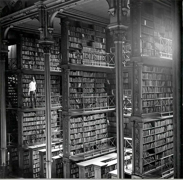 Snapshots Of Another Time: 44 Important Historical Images With More To Say