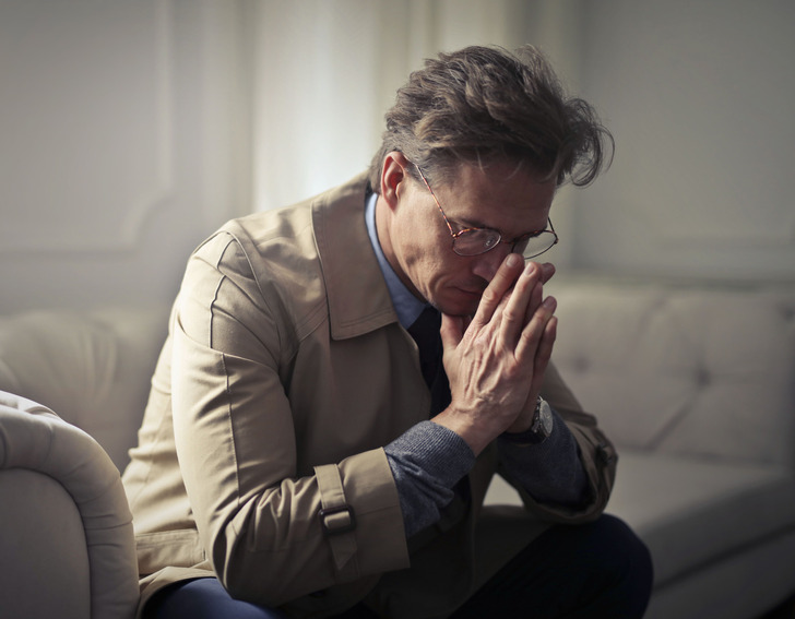 15 Real Moments of Compassion That Teach Us Emotional Support Still Guides Lonely Hearts Back to Happiness