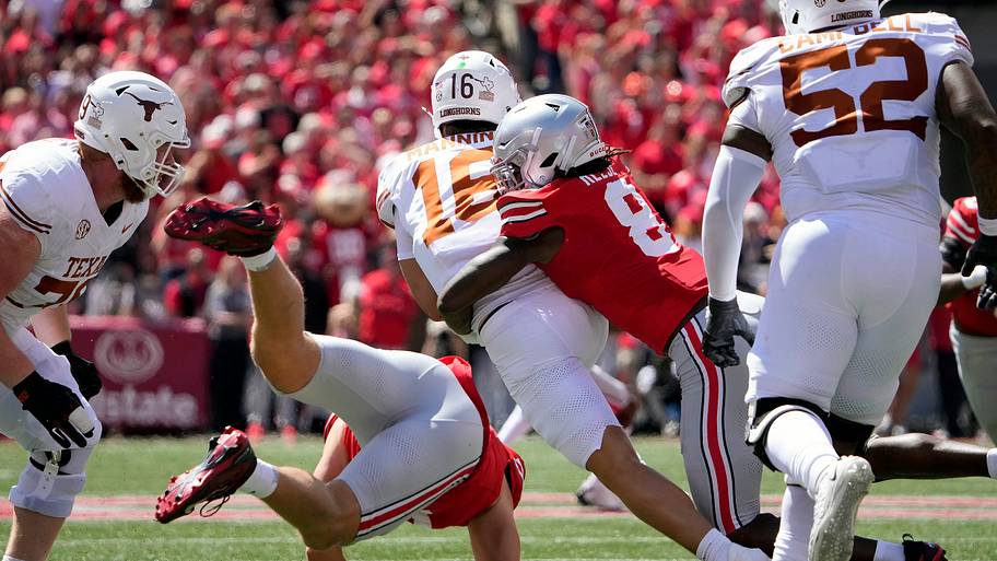 Ohio State Buckeyes linebacker Arvell Reese (8) tackles Texas Longhorns quarterback Arch Manning (16).