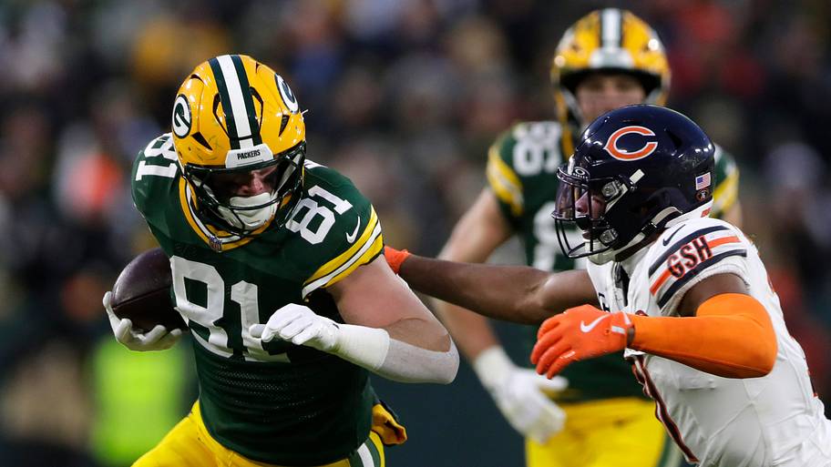 Green Bay Packers tight end Josh Whyle (81) runs the ball after the catch against Chicago.