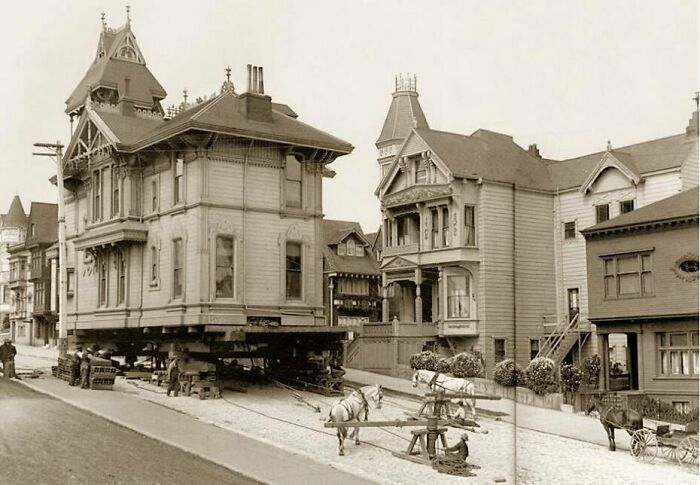 Snapshots Of Another Time: 44 Important Historical Images With More To Say