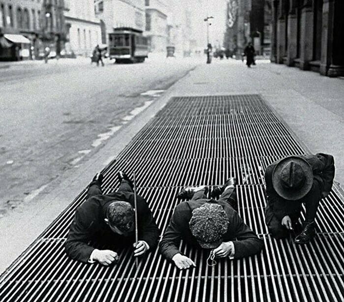 Snapshots Of Another Time: 44 Important Historical Images With More To Say