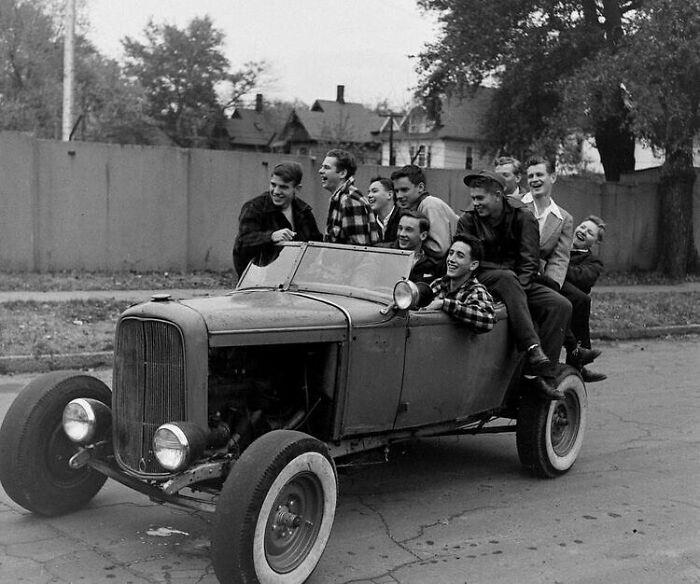 Snapshots Of Another Time: 44 Important Historical Images With More To Say
