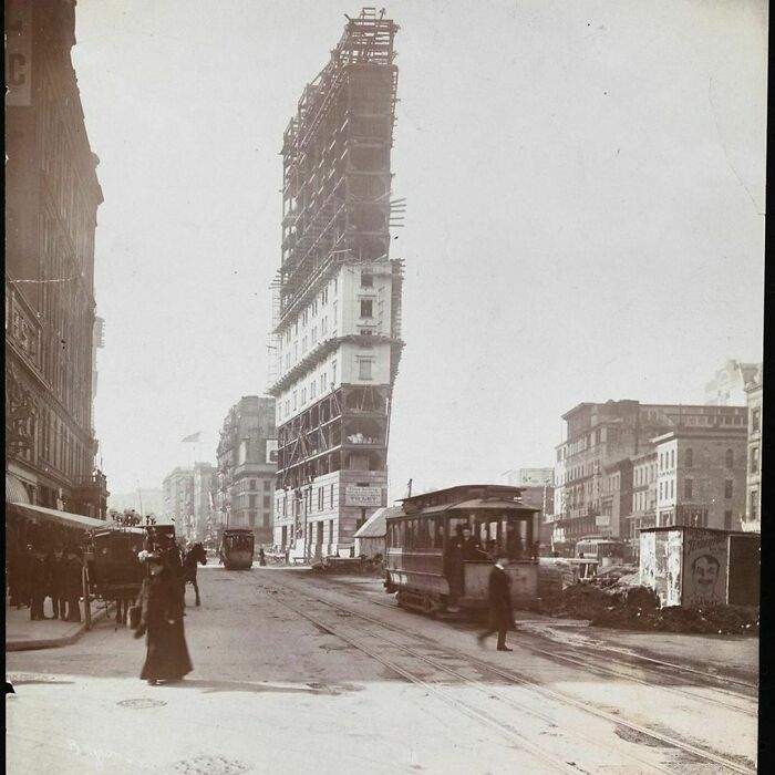 Snapshots Of Another Time: 44 Important Historical Images With More To Say