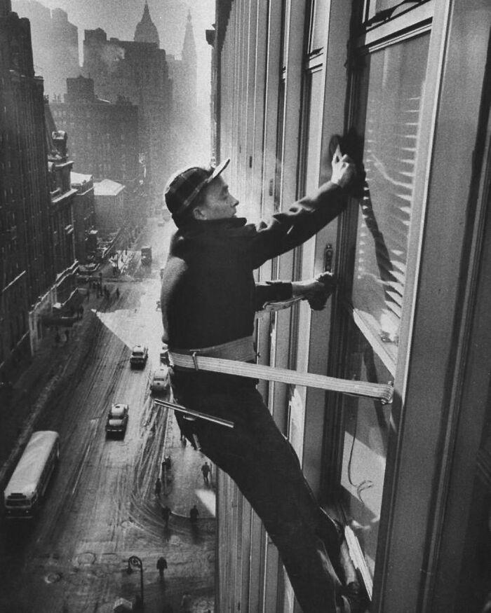 Snapshots Of Another Time: 44 Important Historical Images With More To Say