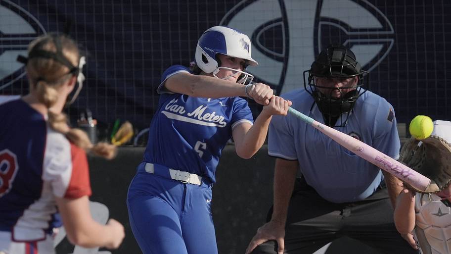 Iowa high school state softball tournament: Fighting for championship spots