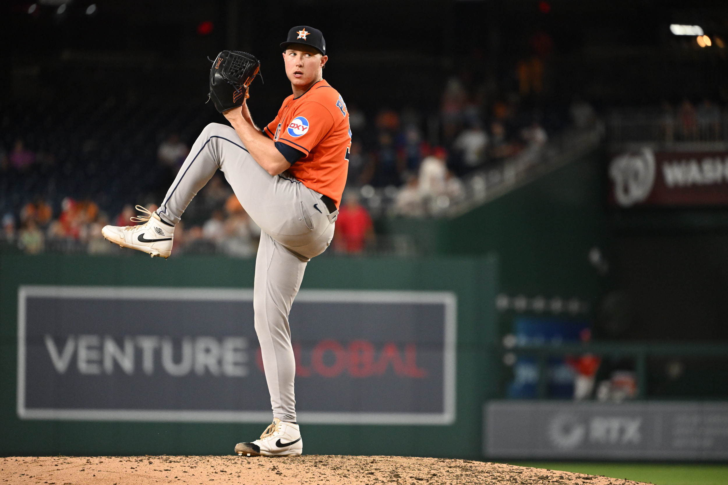 Royals acquire relief pitcher in trade with Astros