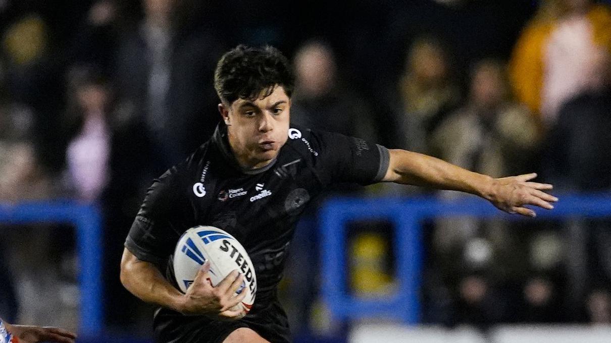 Warrington half-back Leyland leaves club