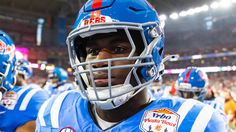 Ole Miss Rebels linebacker Suntarine Perkins