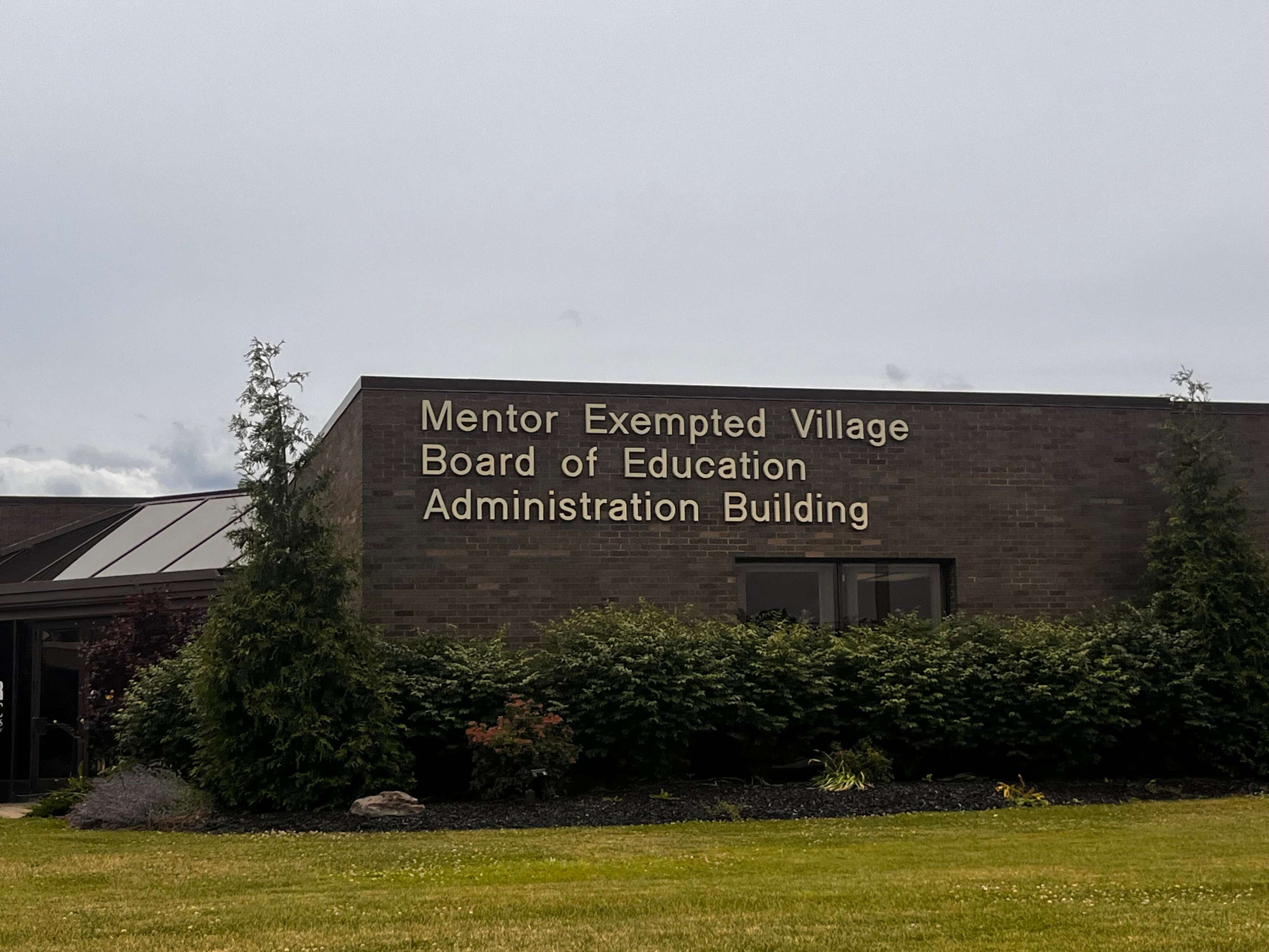 Mentor schools weighs closing 3 elementary schools, moving eighth graders to high school