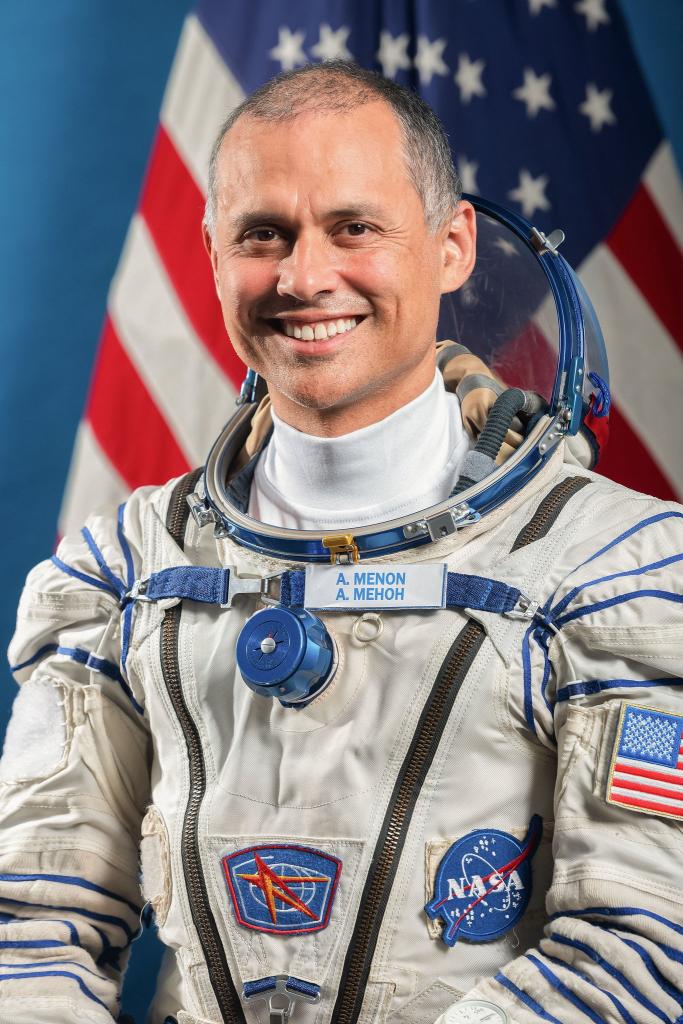Elvis meets Evel Knievel? Astronaut poses in sunglasses aboard ISS