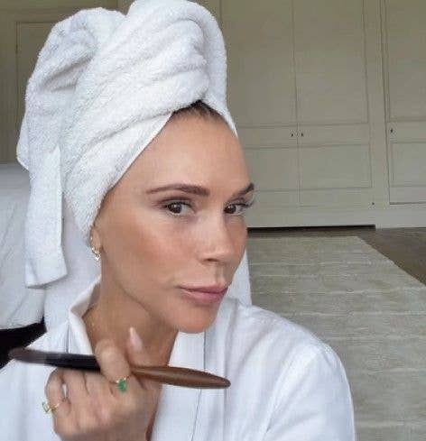 Victoria Beckham showed how she does the blurred makeup trend with her new blush wearing a towel and a robe