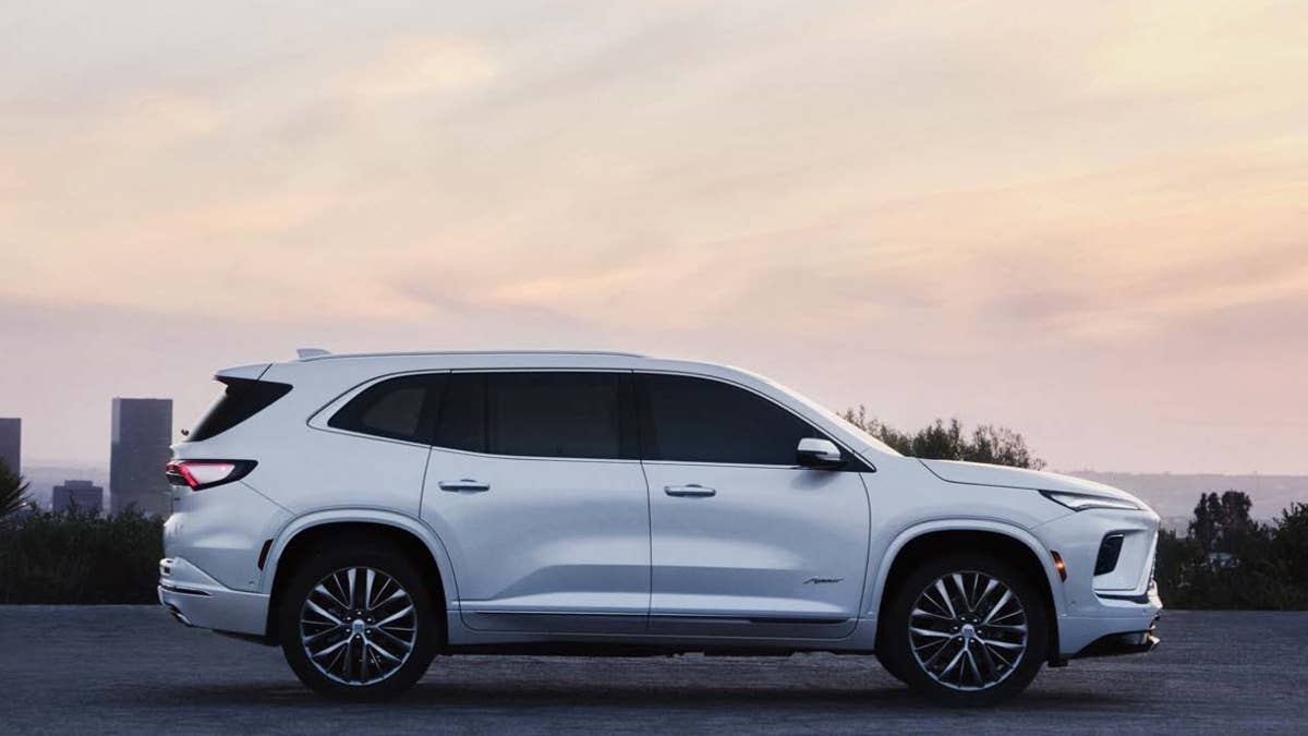 2025-6-buick-enclave-25buen95056