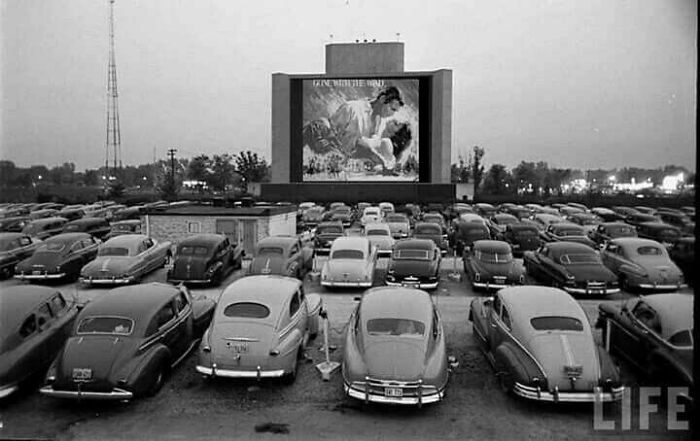 Snapshots Of Another Time: 44 Important Historical Images With More To Say