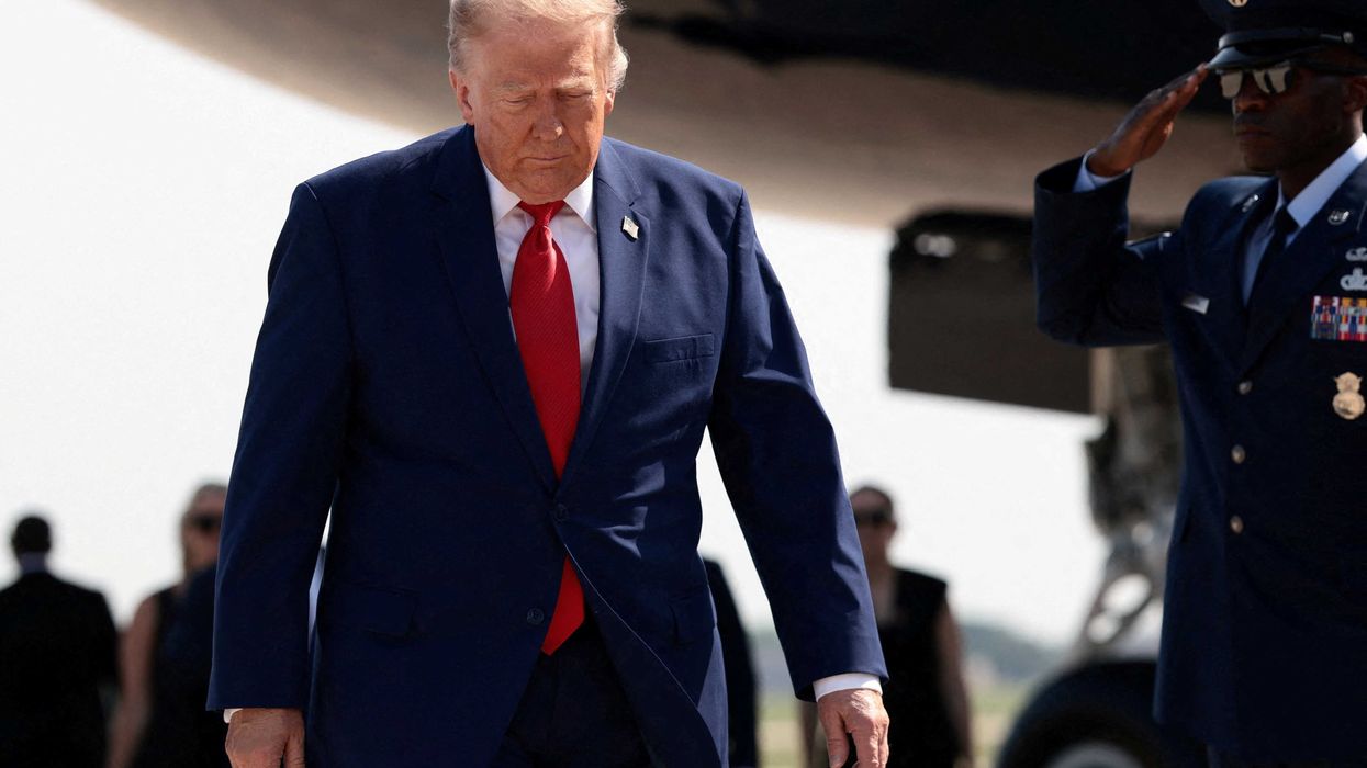 Trump taunted by former official after 'latest corrupt feat' hands Dems powerful 'gift'